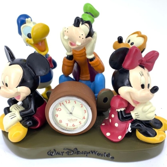 New!Not Open,Sealed. Walt Disney Parks. Mickey & Friends Clock. - Picture 1 of 5